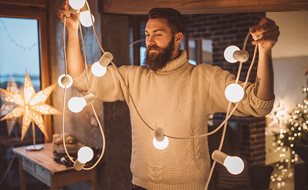 How to Hang Outdoor Christmas Lights Safely