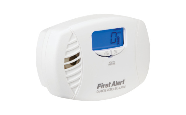 First Alert Plug-In 120V Electrochemical Easy To Read Digital Display Carbon Monoxide Alarm