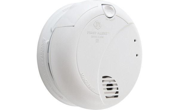 First Alert Plug-In 120V Photoelectric Smoke Alarm with Battery Back-Up First Alert Plug-In 120V Photoelectric Smoke Alarm with Battery Back-Up